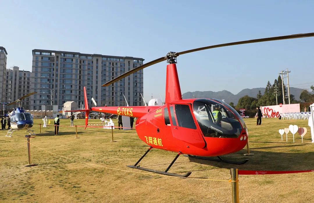 来泰顺体验低空飞行!初一当天游客就超500人次(图2) 来泰顺体验低空飞行!初一当天游客就超500人次(图2)