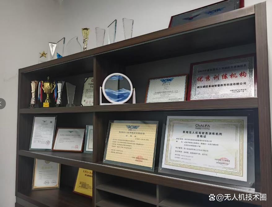 驾培行业转战无人机飞手执照培训的优缺点分析及技术详解(图2) 驾培行业转战无人机飞手执照培训的优缺点分析及技术详解(图2)