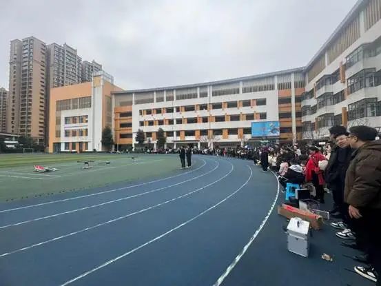 2025低空经济市场增速分析:无人机教培、应用与制造三大维度透视(图2) 2025低空经济市场增速分析:无人机教培、应用与制造三大维度透视(图2)