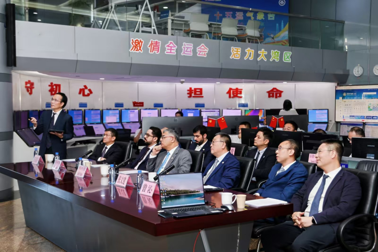 世界气象组织主席来深考察低空经济气象服务和人工智能气象应用技术 高度评价深圳气象早期预警机制(图3)