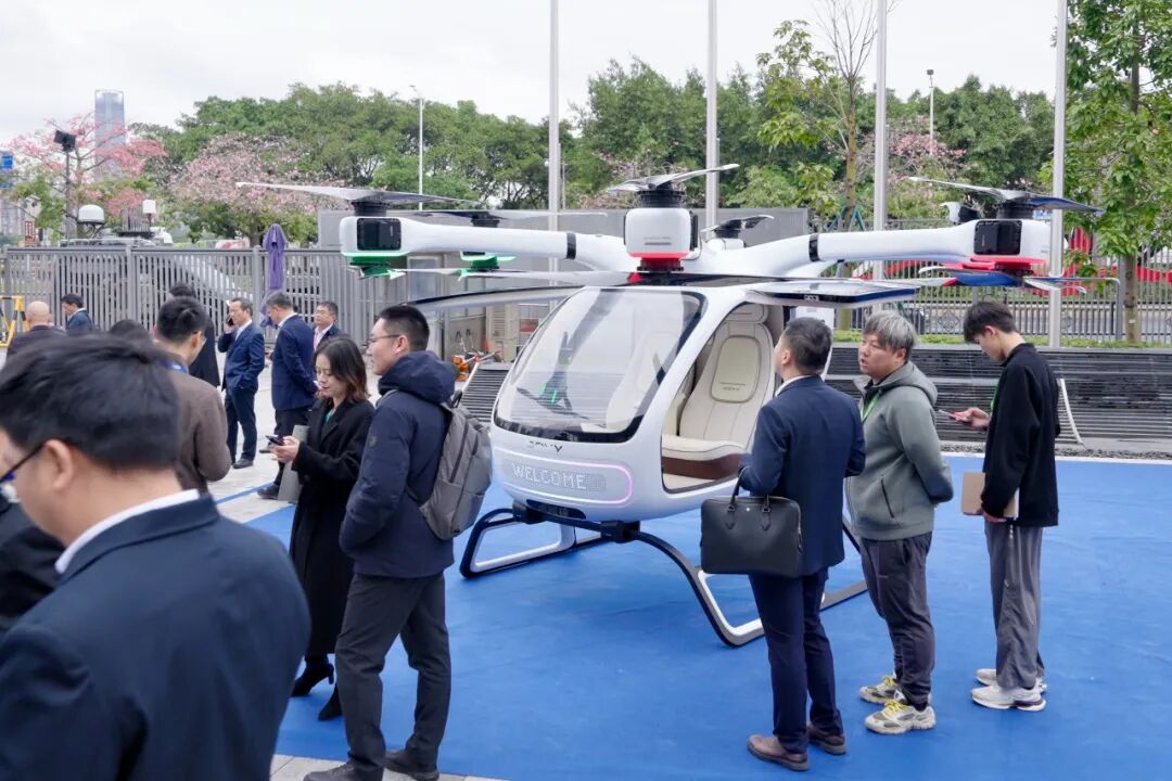 安全筑基,创新引领!高域亮相大湾区低空经济高质量发展大会(图3) 安全筑基,创新引领!高域亮相大湾区低空经济高质量发展大会(图3)