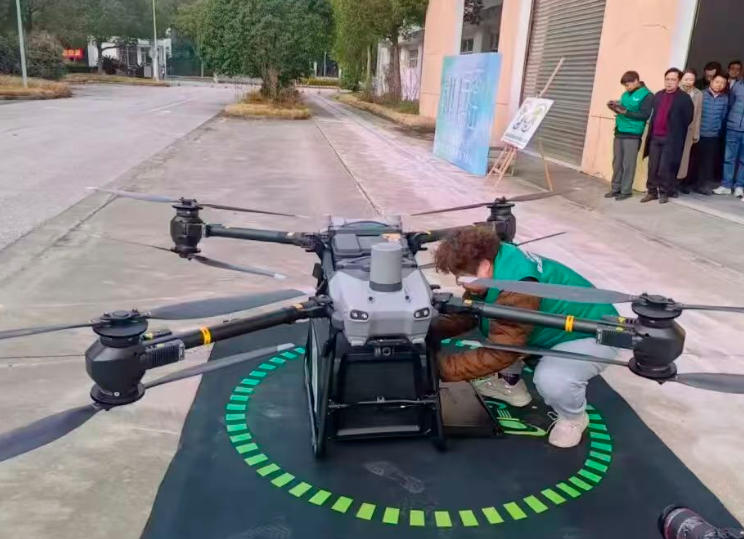 浦东低空交通运输体系建设获新进展！张江完成国内首次生物医药领域无人机干冰配送测试(图1)