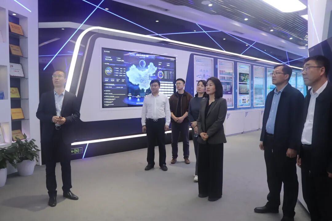 阿拉善盟副盟长刘德翠一行莅临中科星图调研交流，共探低空经济发展新机遇(图1)