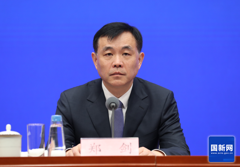 国家发改委低空司司长郑剑重磅发声，解读“十五五”时期推动低空经济部署工作！释放“管得好、飞得稳、用得活”强信号(图2)