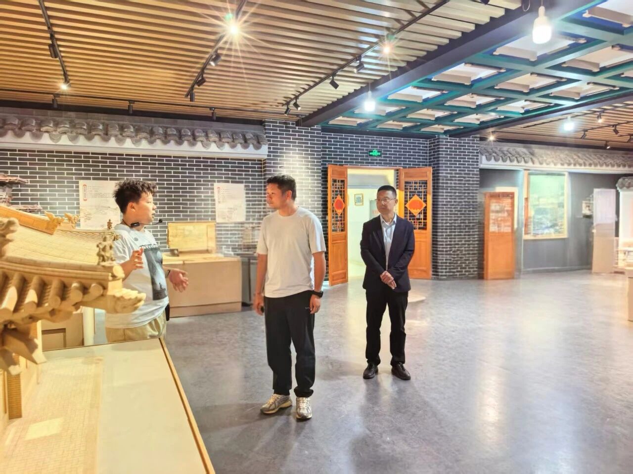 产教融合“飞”出新高度:丰翼科技与内蒙古建筑职业技术大学签署校企合作协议(图3) 产教融合“飞”出新高度:丰翼科技与内蒙古建筑职业技术大学签署校企合作协议(图3)