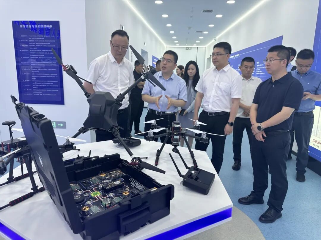 智汇淳安,翼启未来 —— 杭州市淳安县领导莅临卓翼智能考察交流,共探低空经济合作新范式(图2) 智汇淳安,翼启未来 —— 杭州市淳安县领导莅临卓翼智能考察交流,共探低空经济合作新范式(图2)