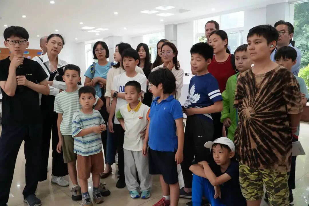 探索天空的边界——宁波英伦外籍人员子女学校PTA活动走进翼新智能(图3) 探索天空的边界——宁波英伦外籍人员子女学校PTA活动走进翼新智能(图3)