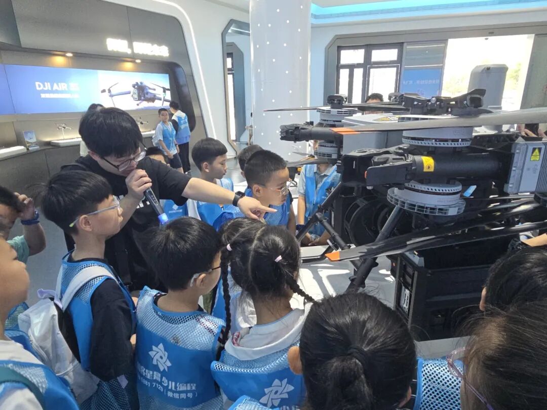 探索低空经济，放飞未来梦想丨平阳少儿走进温州低空经济科创园开展研学活动(图1)
