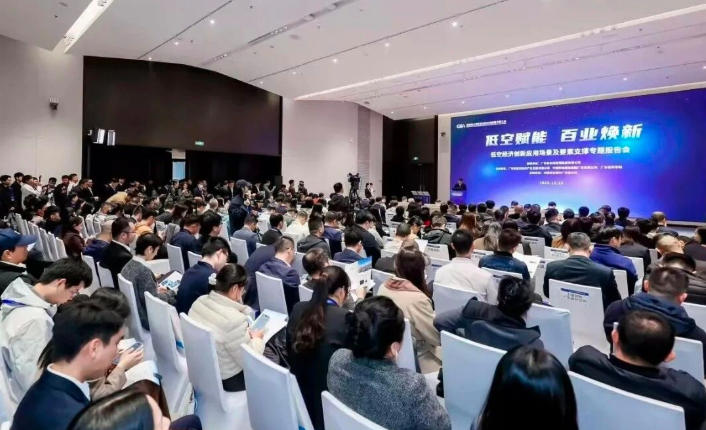 党旗红引领低空蓝② | 当先锋打头阵,党员攻坚让低空经济“飞”出硬实力(图2) 党旗红引领低空蓝② | 当先锋打头阵,党员攻坚让低空经济“飞”出硬实力(图2)