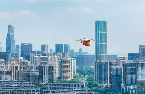 杭州首条低空跨江配送航线投运,无人机13分钟飞越9公里(图1) 杭州首条低空跨江配送航线投运,无人机13分钟飞越9公里(图1)