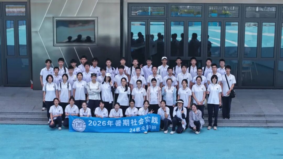 探秘低空科技 点燃青春梦想——温州人文高级中学研学团走进科创园解锁低空科技(图3) 探秘低空科技 点燃青春梦想——温州人文高级中学研学团走进科创园解锁低空科技(图3)