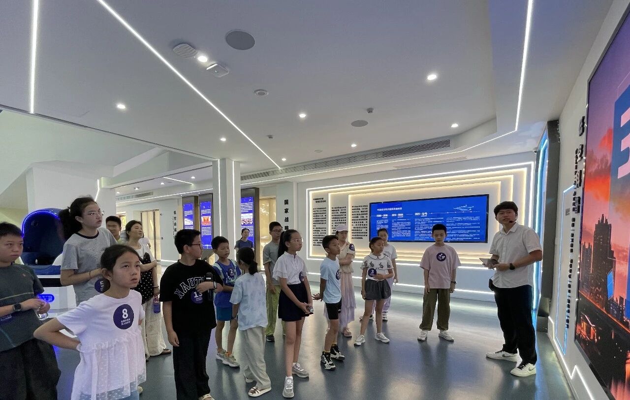 低空启航向未来｜七都学子走进浙南低空飞行服务中心解锁科技研学(图1)