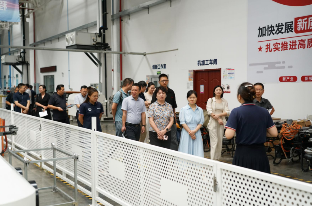 聚力新质生产力|省统计局赴旭日蓝天调研低空经济产业建设(图2) 聚力新质生产力|省统计局赴旭日蓝天调研低空经济产业建设(图2)