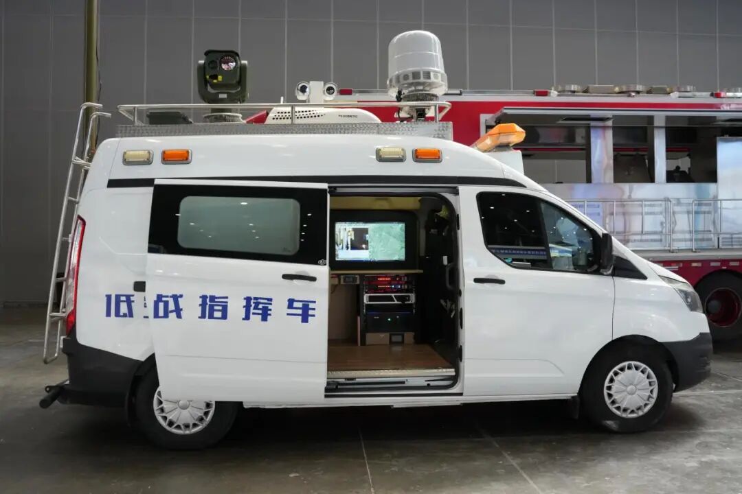 展会直击｜理工全盛亮相新疆无人机系统及低空安全产业大会，共话低空安全多场景应用(图3)