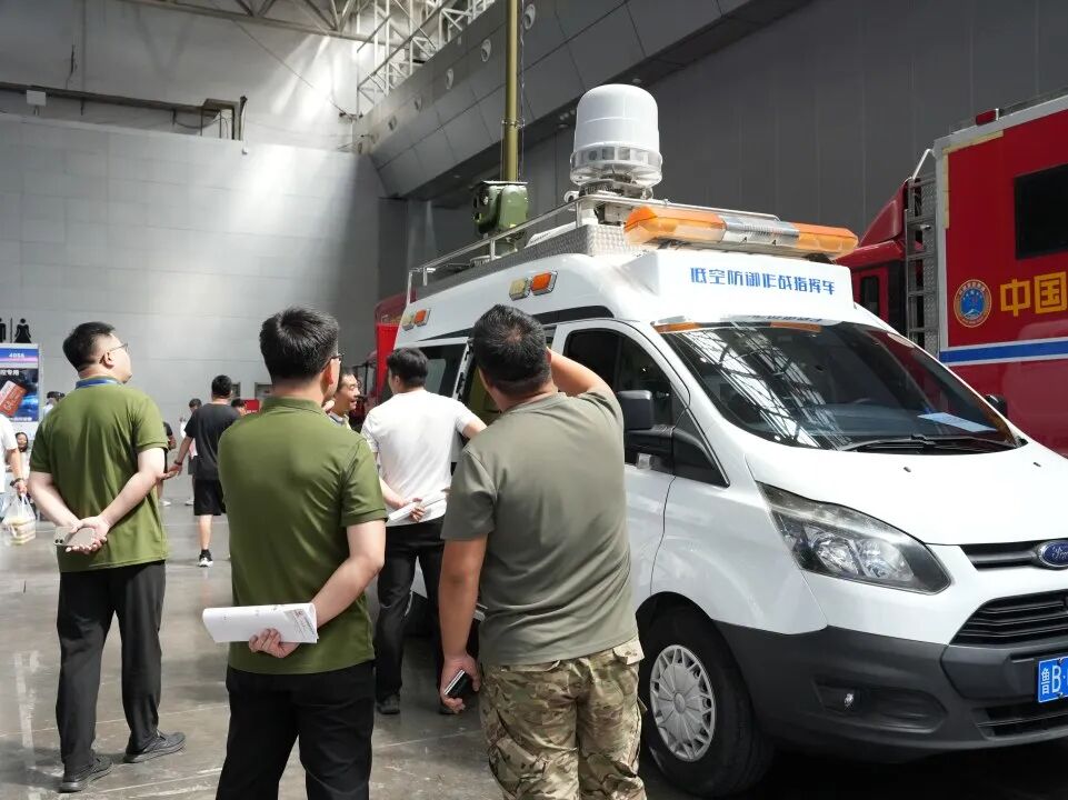 展会直击｜理工全盛亮相新疆无人机系统及低空安全产业大会，共话低空安全多场景应用(图4)