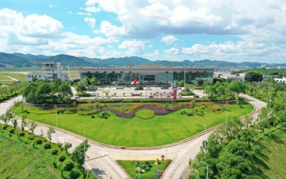 文山砚山机场迎来安全通航二十周年，构建运输与通用航空双轮驱动格局(图1)