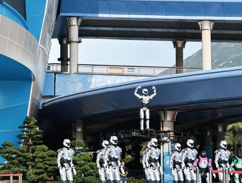酷飞携手智元亮相珠海长隆,打造“低空经济+具身智能”文旅应用新标杆(图1) 酷飞携手智元亮相珠海长隆,打造“低空经济+具身智能”文旅应用新标杆(图1)