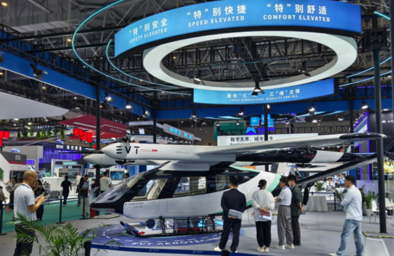 第五届数贸会低空经济成果丰富,国产eVTOL从概念演示进入场景验证(图1) 第五届数贸会低空经济成果丰富,国产eVTOL从概念演示进入场景验证(图1)