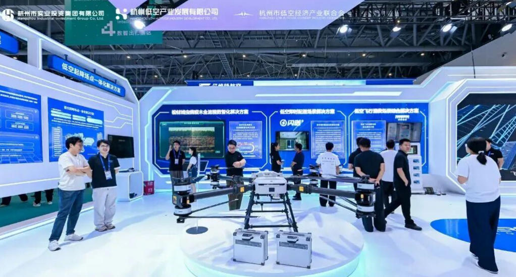 卓翼智能ZMD200大载重无人机多城巡展,亮相低空博览会与全球数贸会(图2) 卓翼智能ZMD200大载重无人机多城巡展,亮相低空博览会与全球数贸会(图2)