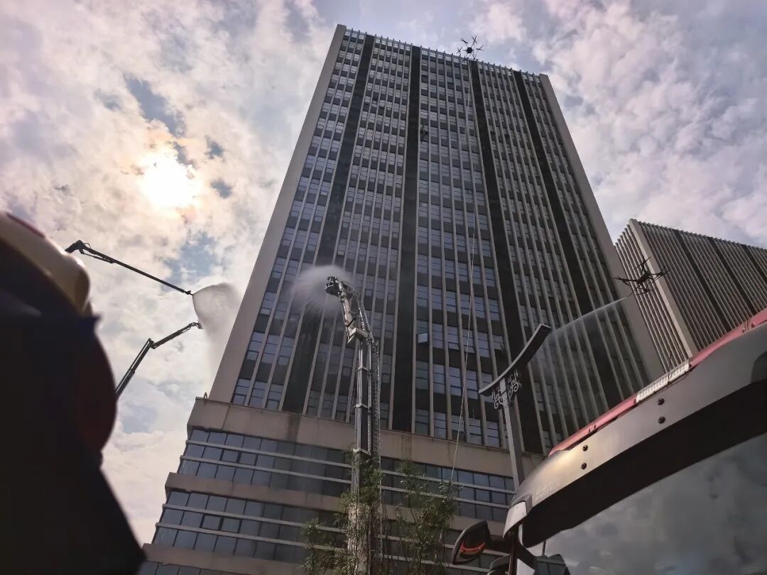 平顶山市消防救援局组织开展全省高层建筑灭火救援实战演练，华启天成无人机助力智慧救援(图2)