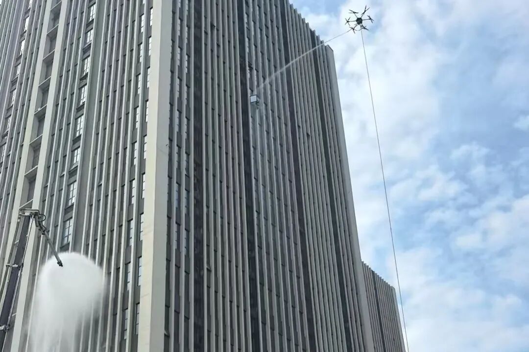 平顶山市消防救援局组织开展全省高层建筑灭火救援实战演练，华启天成无人机助力智慧救援(图5)