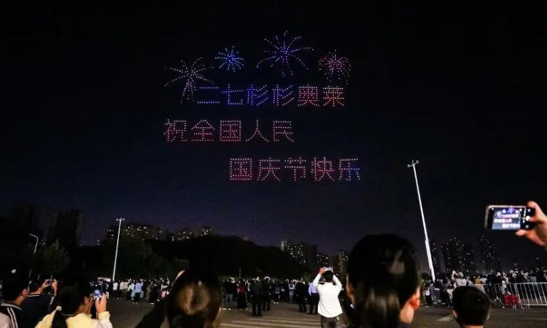 日均客流4万人次、销售额750万元：郑州二七区用无人机光影盛典激活夜经济