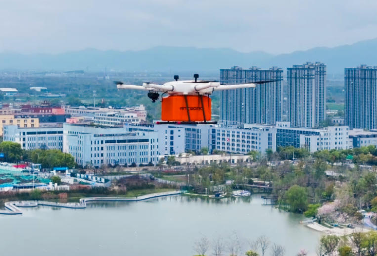 余杭新增4条低空闪送航线,高峰期配送提速40%(图1) 余杭新增4条低空闪送航线,高峰期配送提速40%(图1)