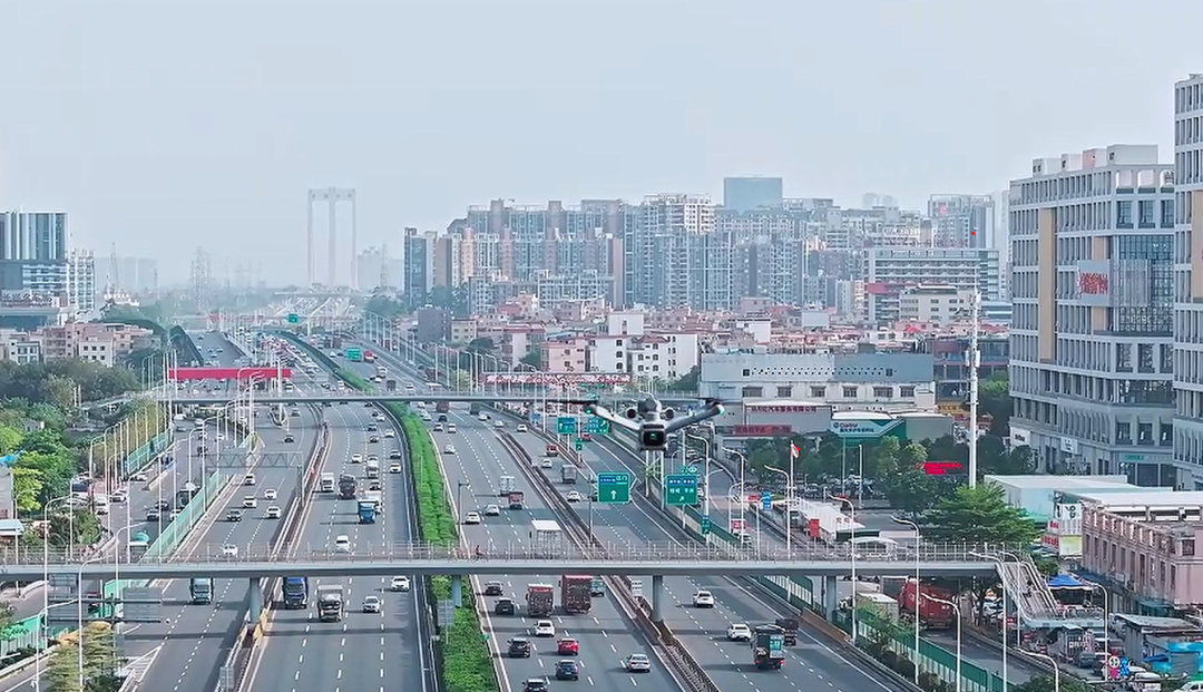 摸着石头蹚新路,织就城市“飞网”——低空公司的半年成长侧记(图3) 摸着石头蹚新路,织就城市“飞网”——低空公司的半年成长侧记(图3)