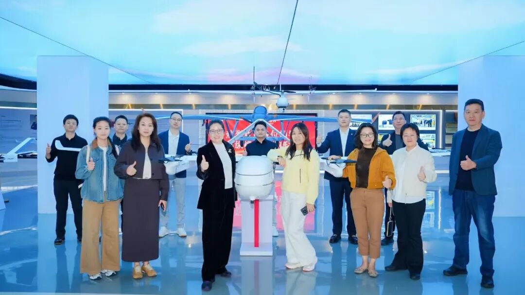 北京大学高级研修班参访纵横股份,共探低空经济发展新路径(图1) 北京大学高级研修班参访纵横股份,共探低空经济发展新路径(图1)