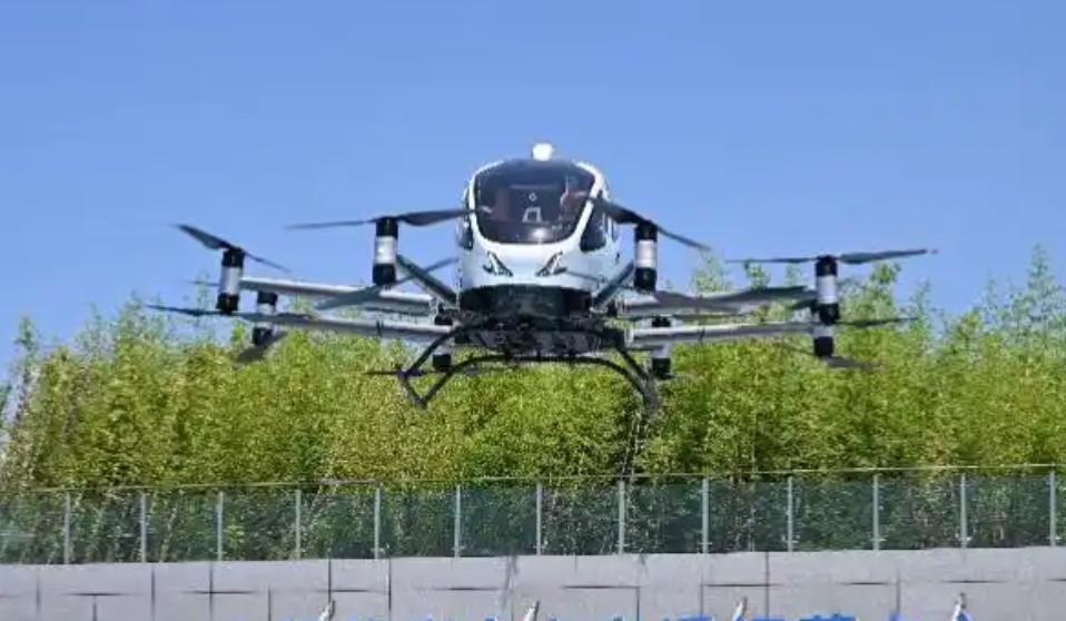 骆岗公园上空,EH216-S无人驾驶载人航空器平稳升空(图1) 骆岗公园上空,EH216-S无人驾驶载人航空器平稳升空(图1)